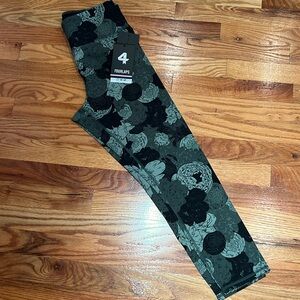 4 Laps, size M , peonies print thyme